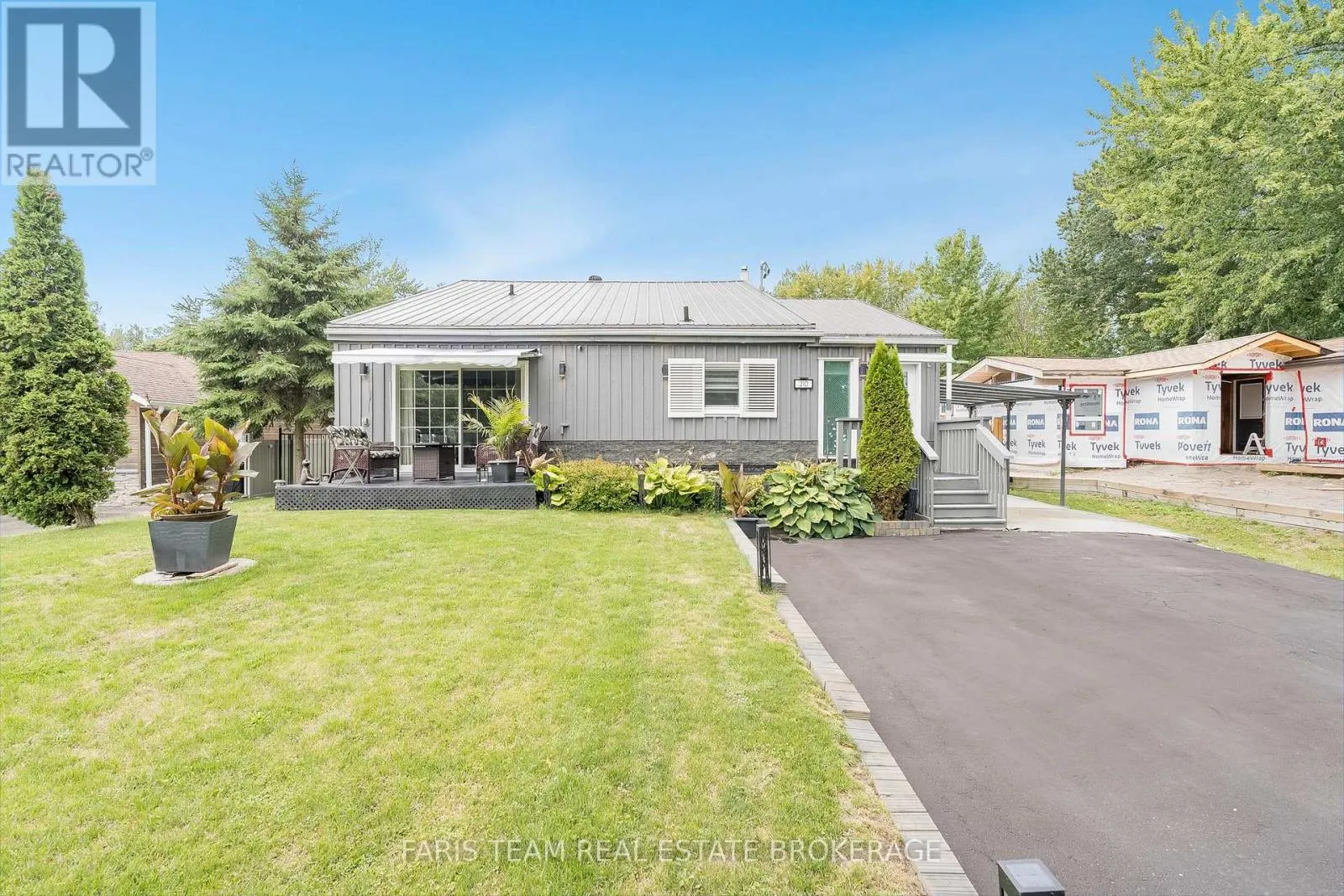 210 PARKVIEW DRIVE