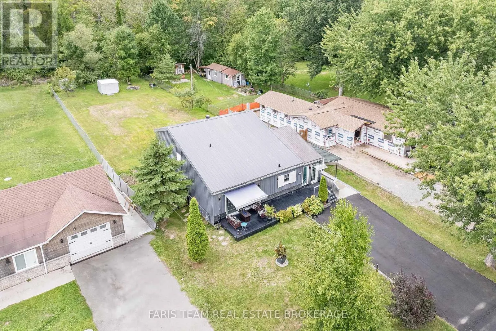 210 PARKVIEW DRIVE