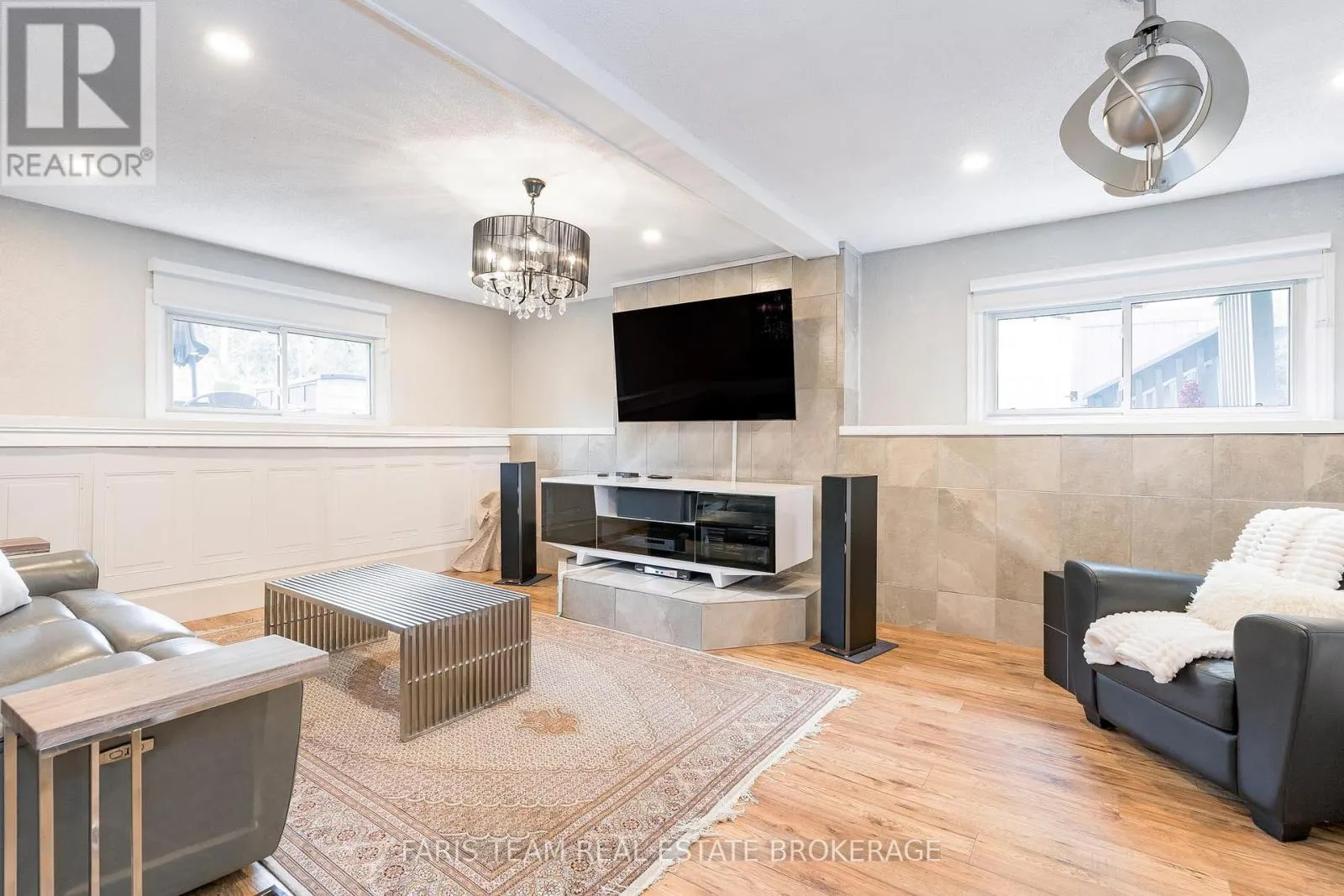 210 PARKVIEW DRIVE
