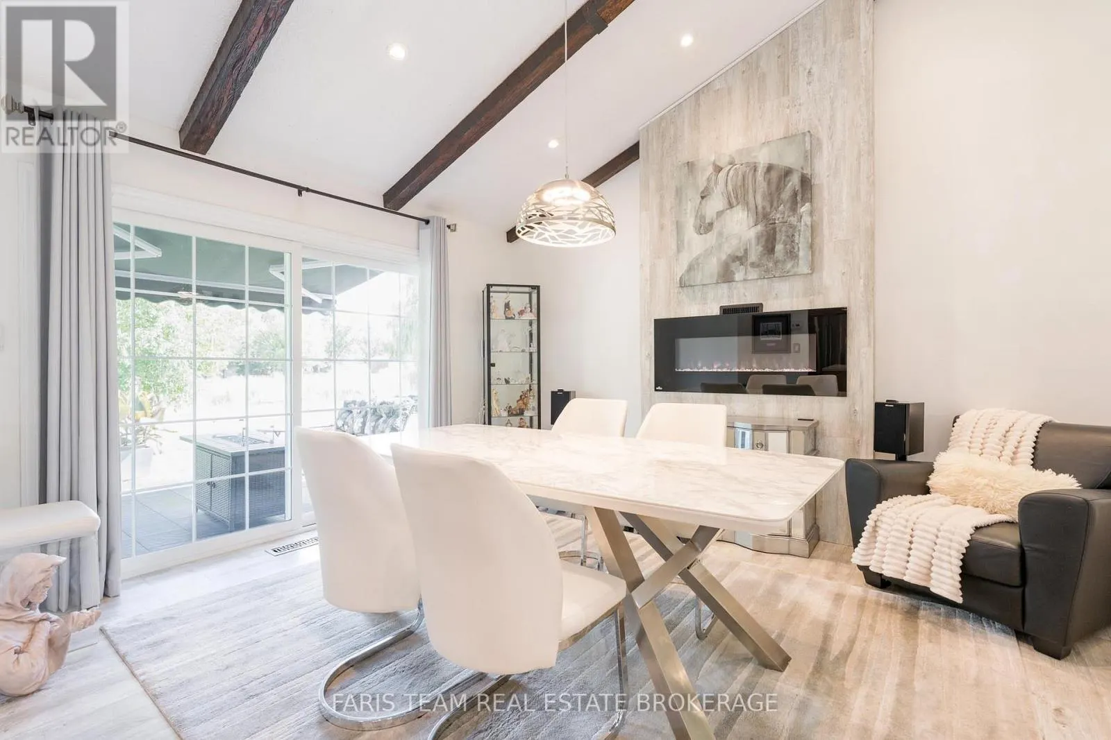 210 PARKVIEW DRIVE