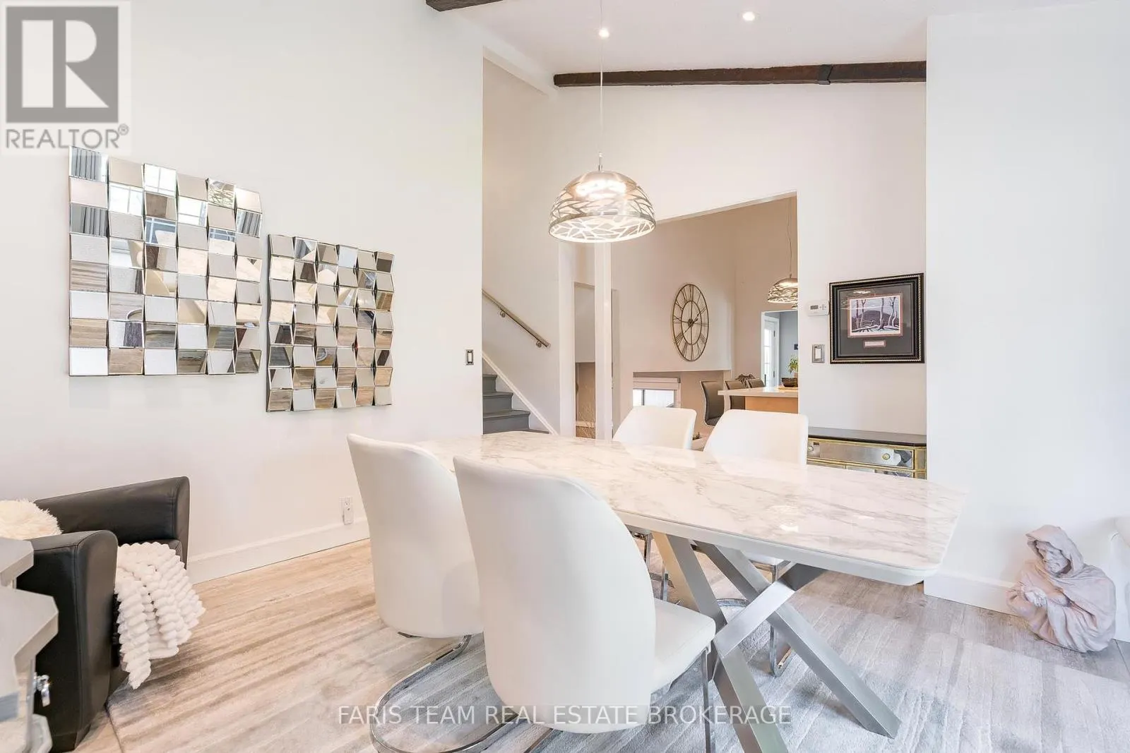 210 PARKVIEW DRIVE
