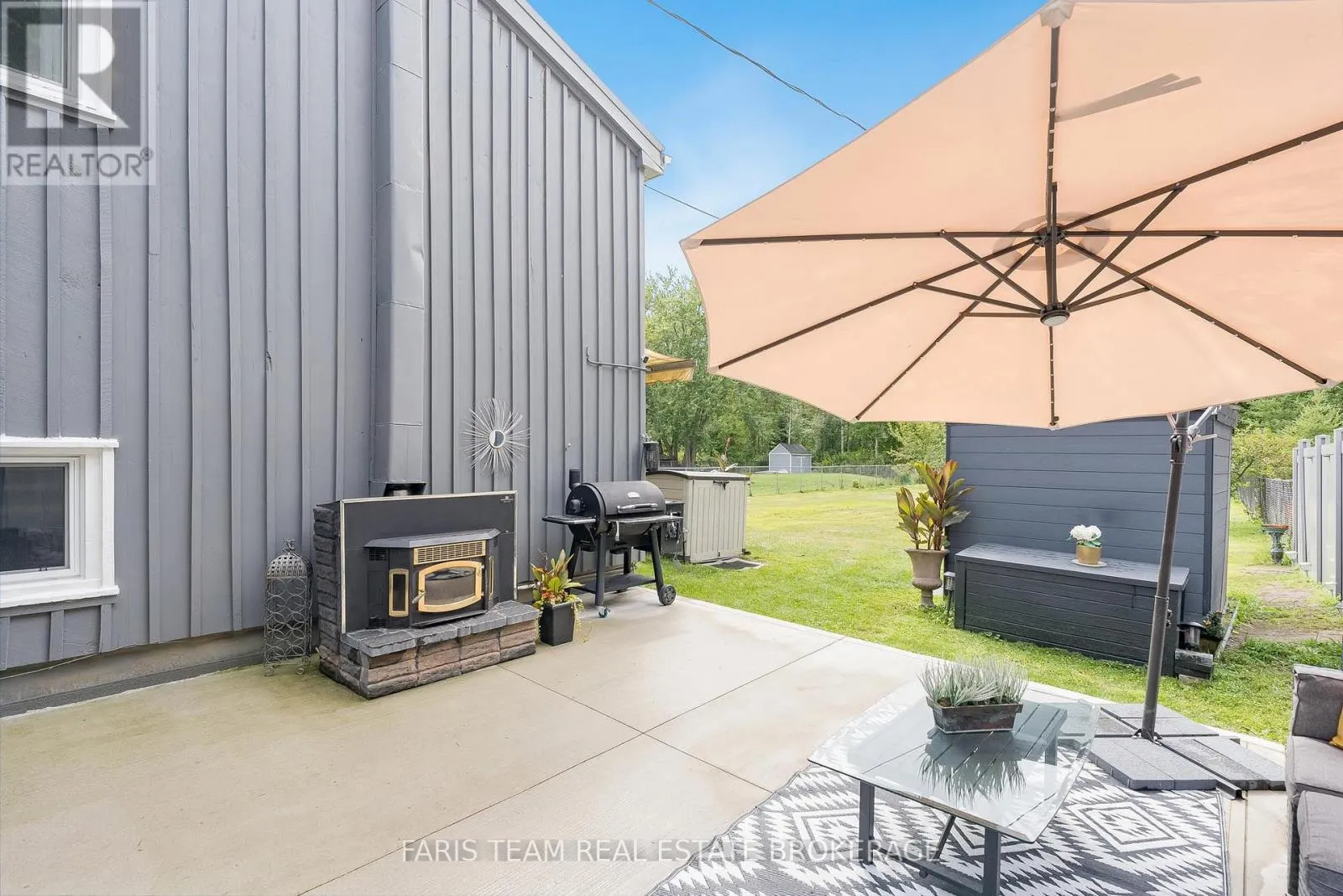 210 PARKVIEW DRIVE