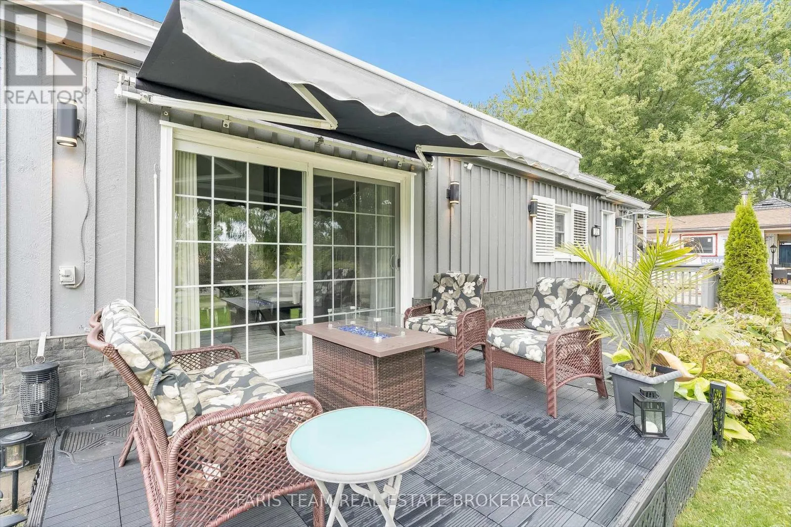 210 PARKVIEW DRIVE