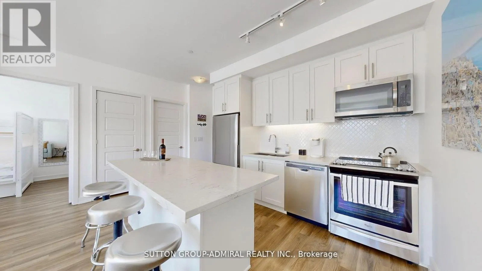 C420 - 301 SEA RAY AVENUE