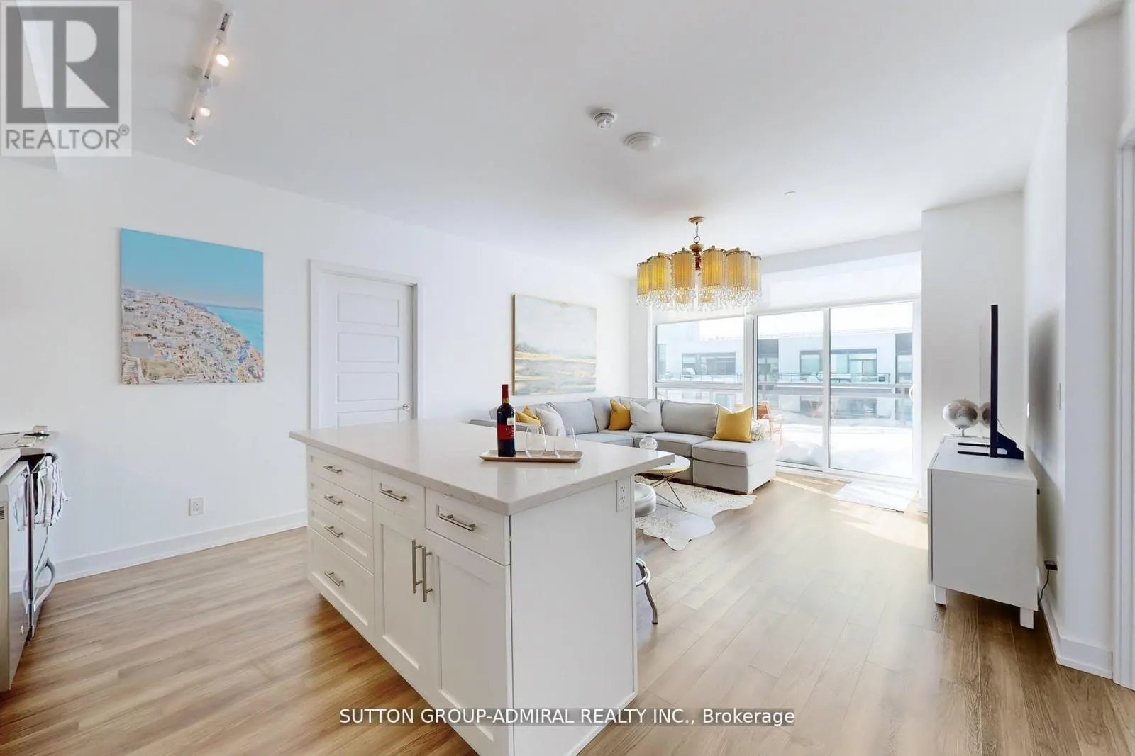 C420 - 301 SEA RAY AVENUE