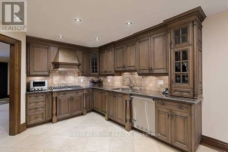 166 ROYALPARK WAY