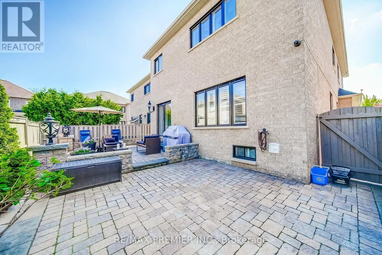 17 MASSIMO DRIVE