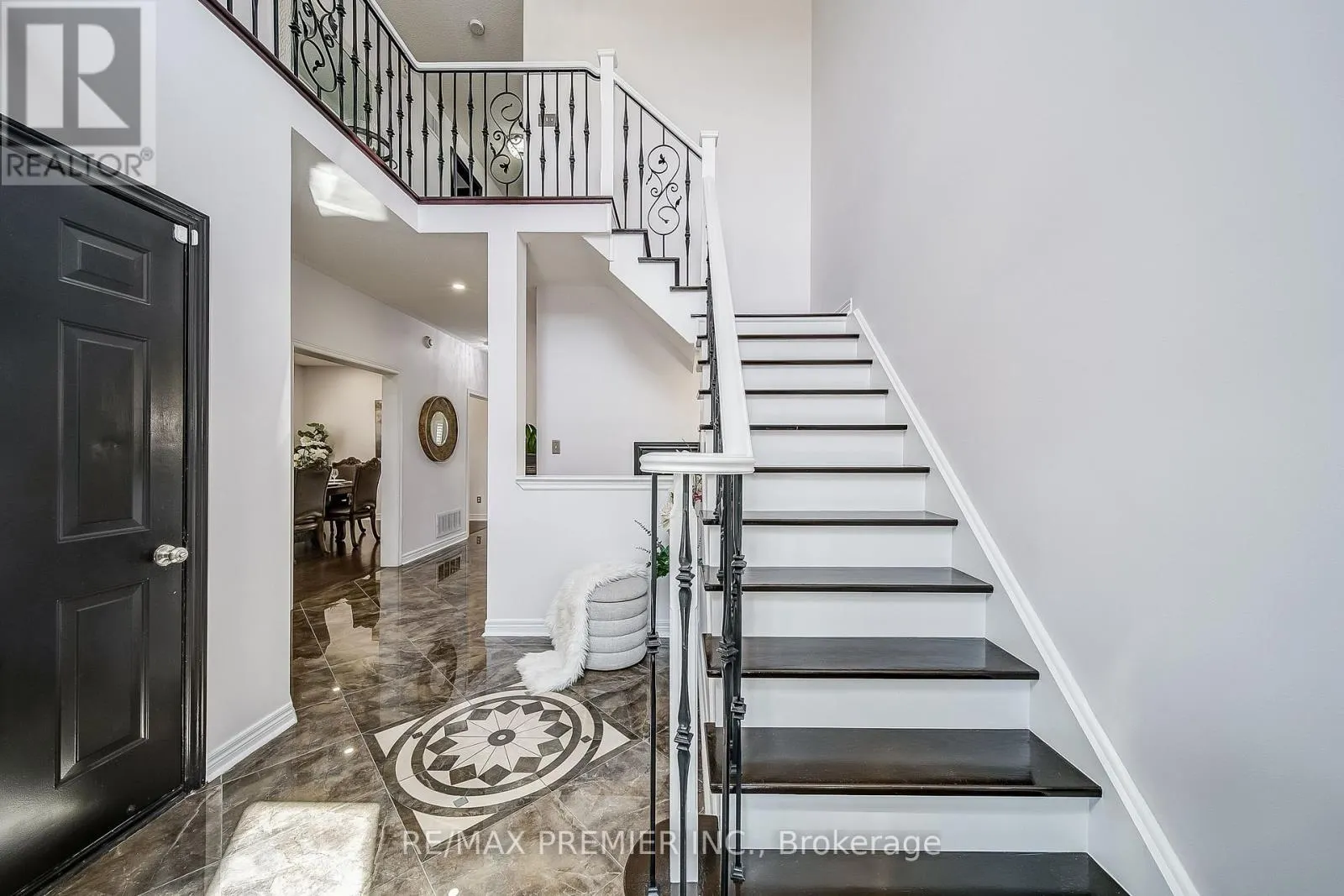 17 MASSIMO DRIVE