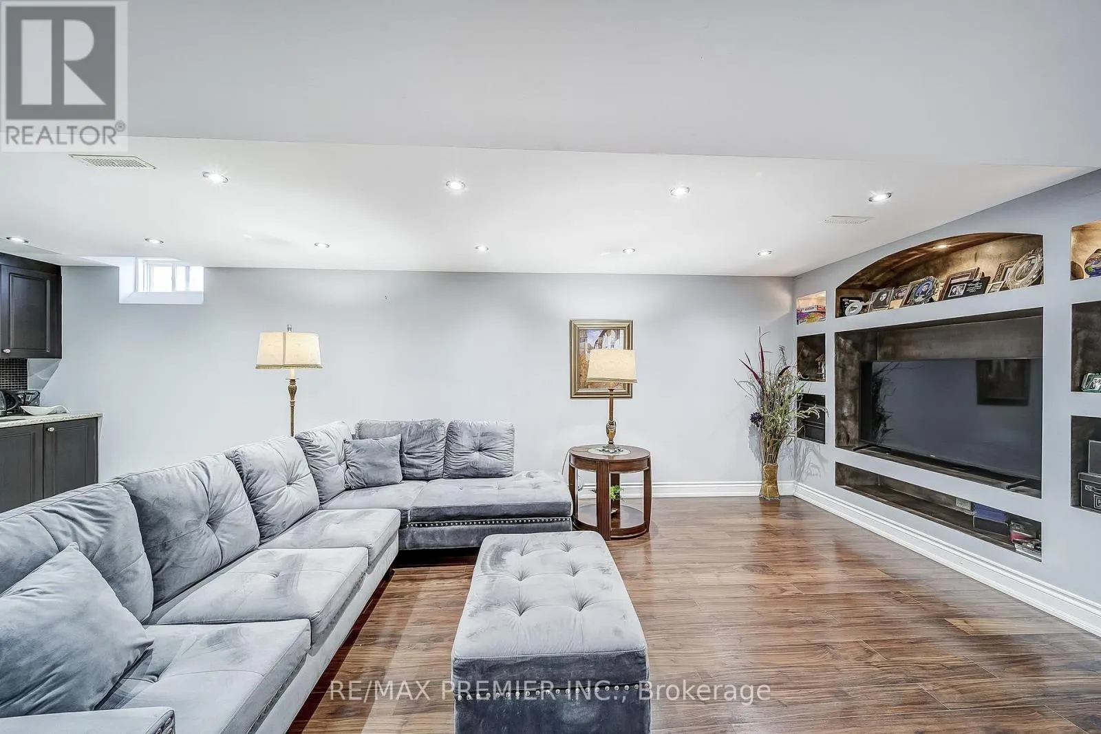 17 MASSIMO DRIVE