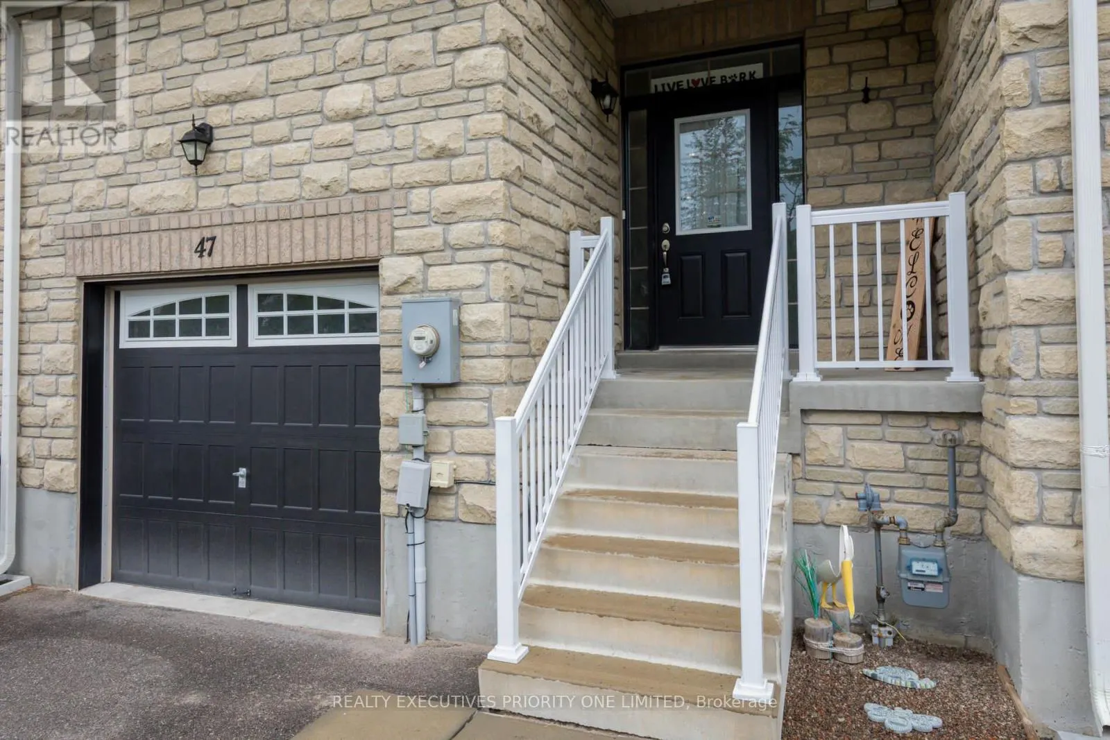 47 GREENWOOD DRIVE