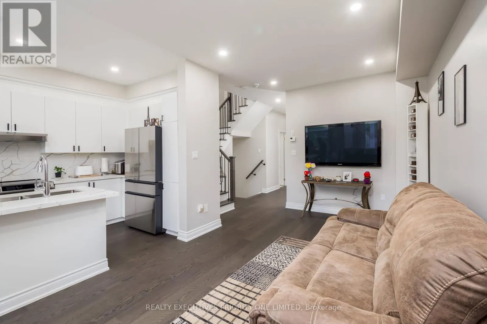 47 GREENWOOD DRIVE