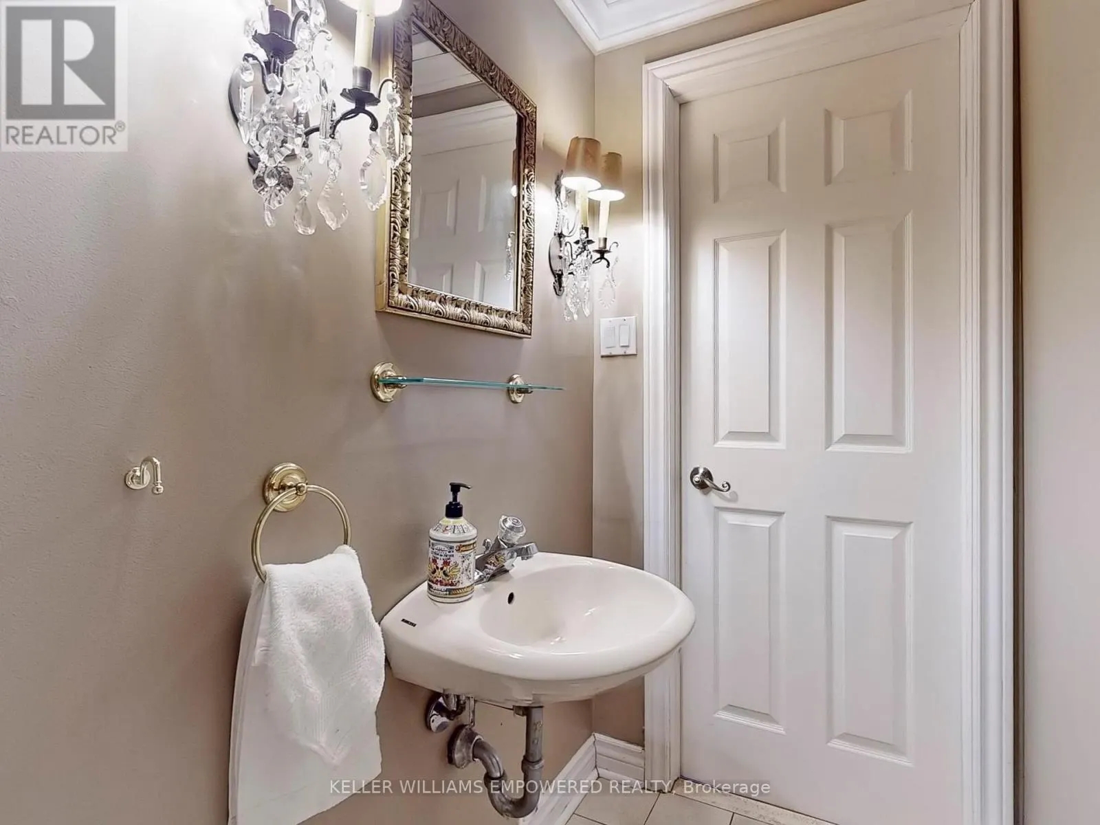 315 WOODLAND ACRES CRESCENT