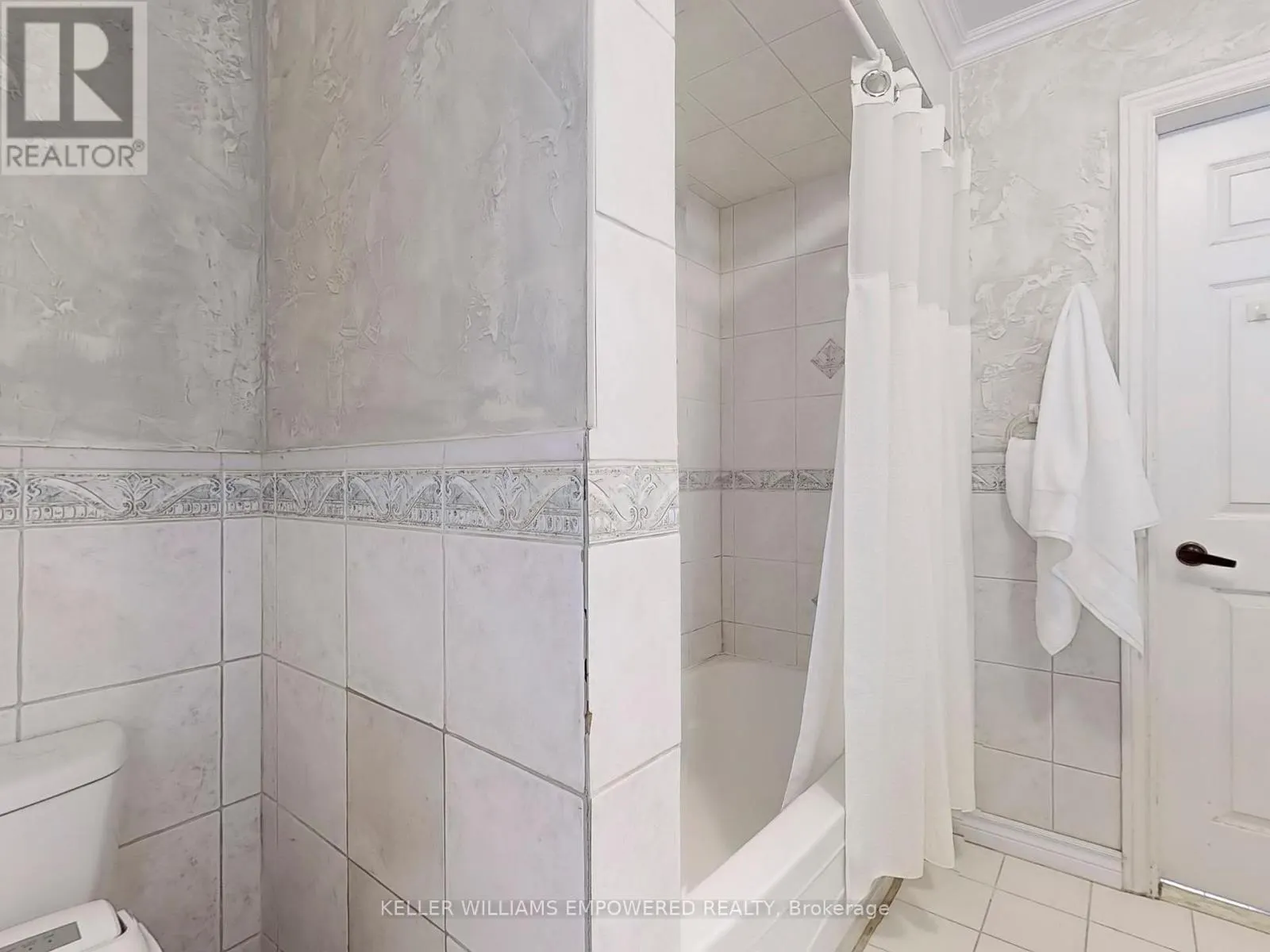 315 WOODLAND ACRES CRESCENT