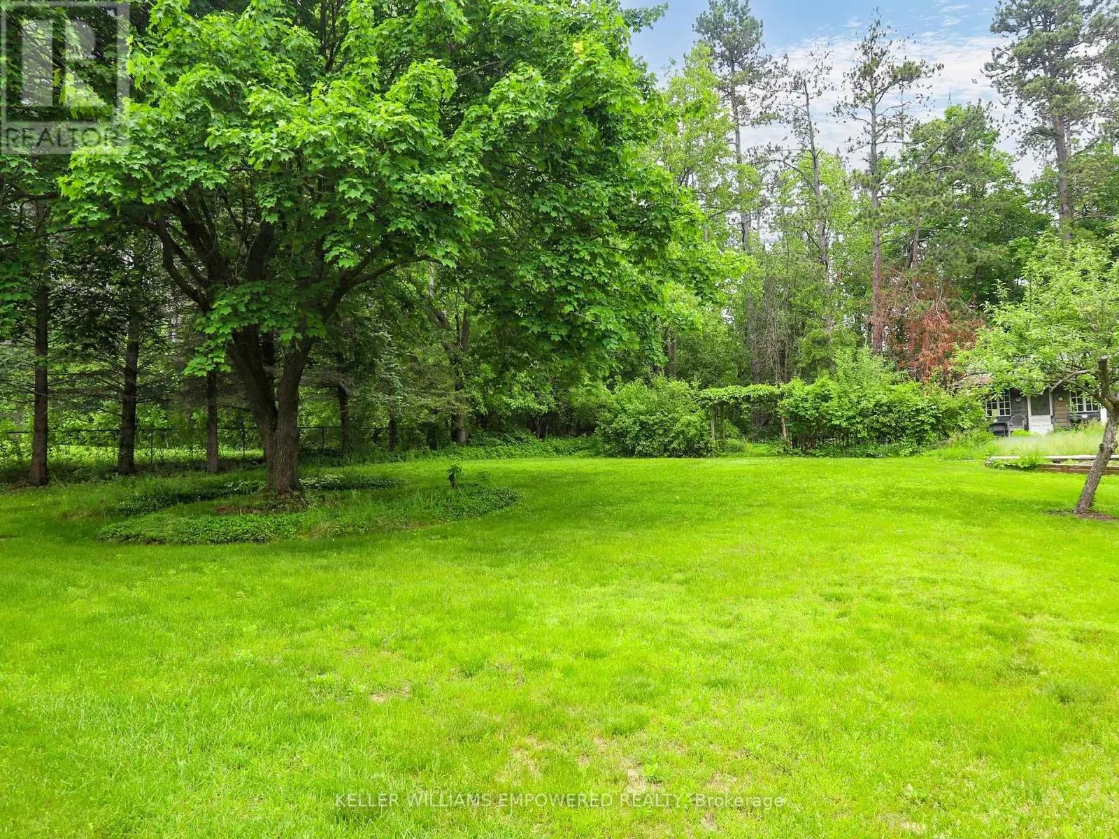 315 WOODLAND ACRES CRESCENT