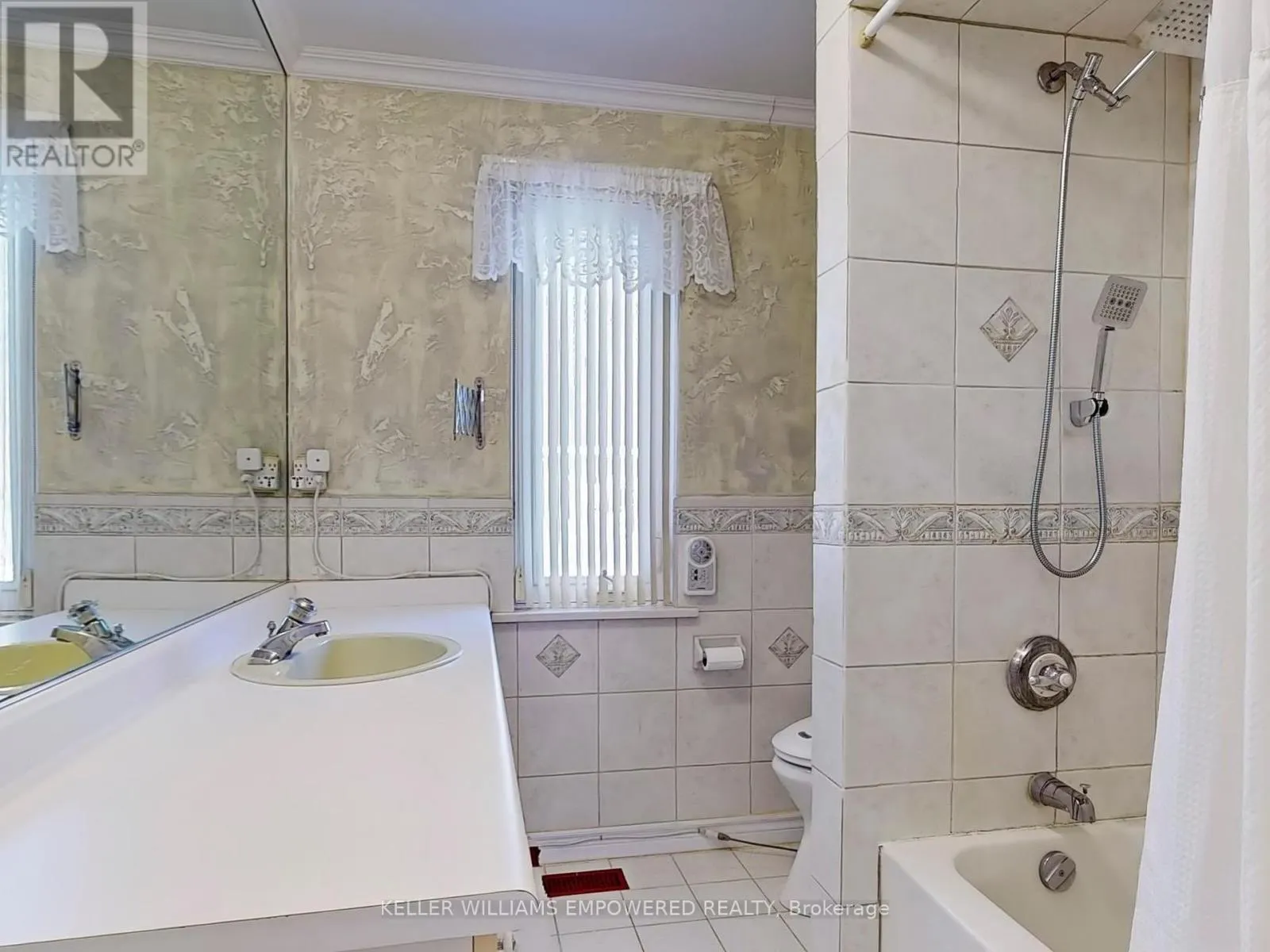 315 WOODLAND ACRES CRESCENT