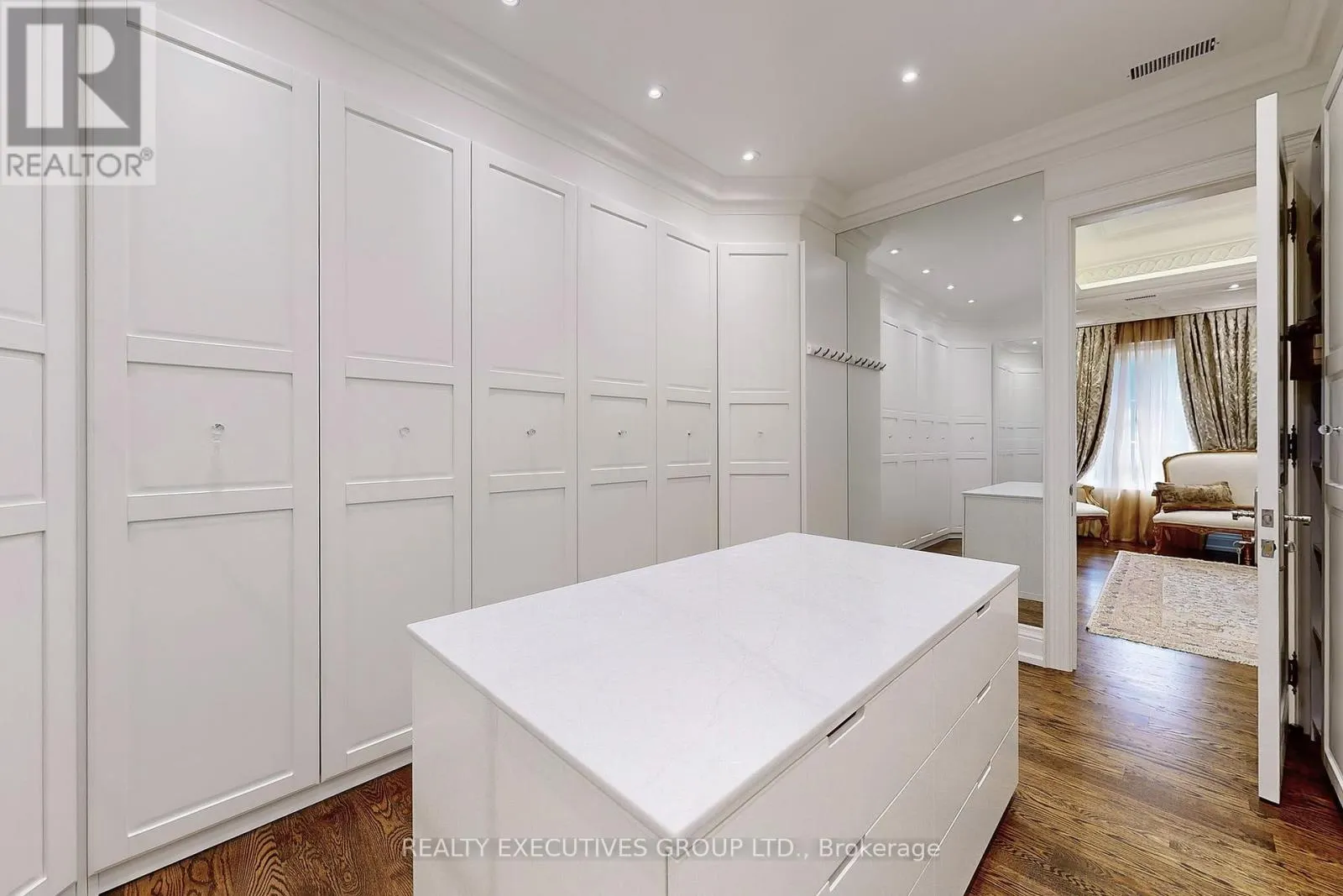 169 BAY THORN DRIVE