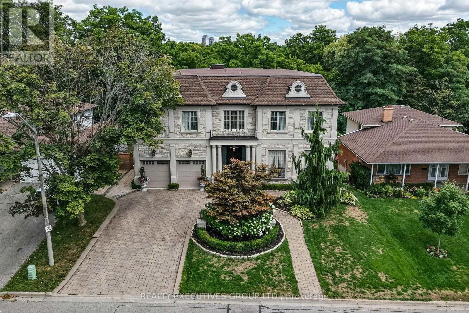 169 BAY THORN DRIVE