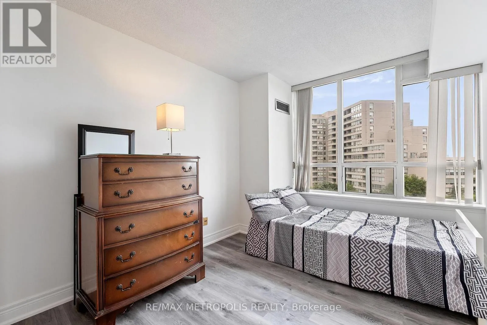 701 - 81 TOWNSGATE DRIVE