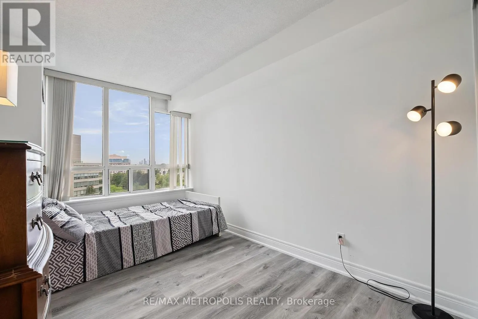 701 - 81 TOWNSGATE DRIVE