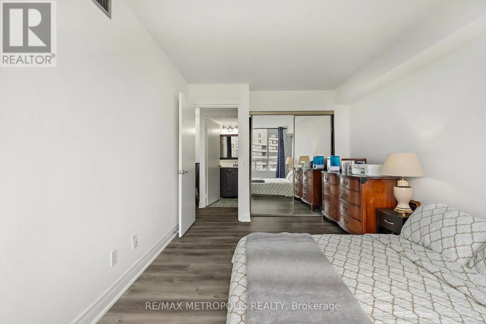 701 - 81 TOWNSGATE DRIVE