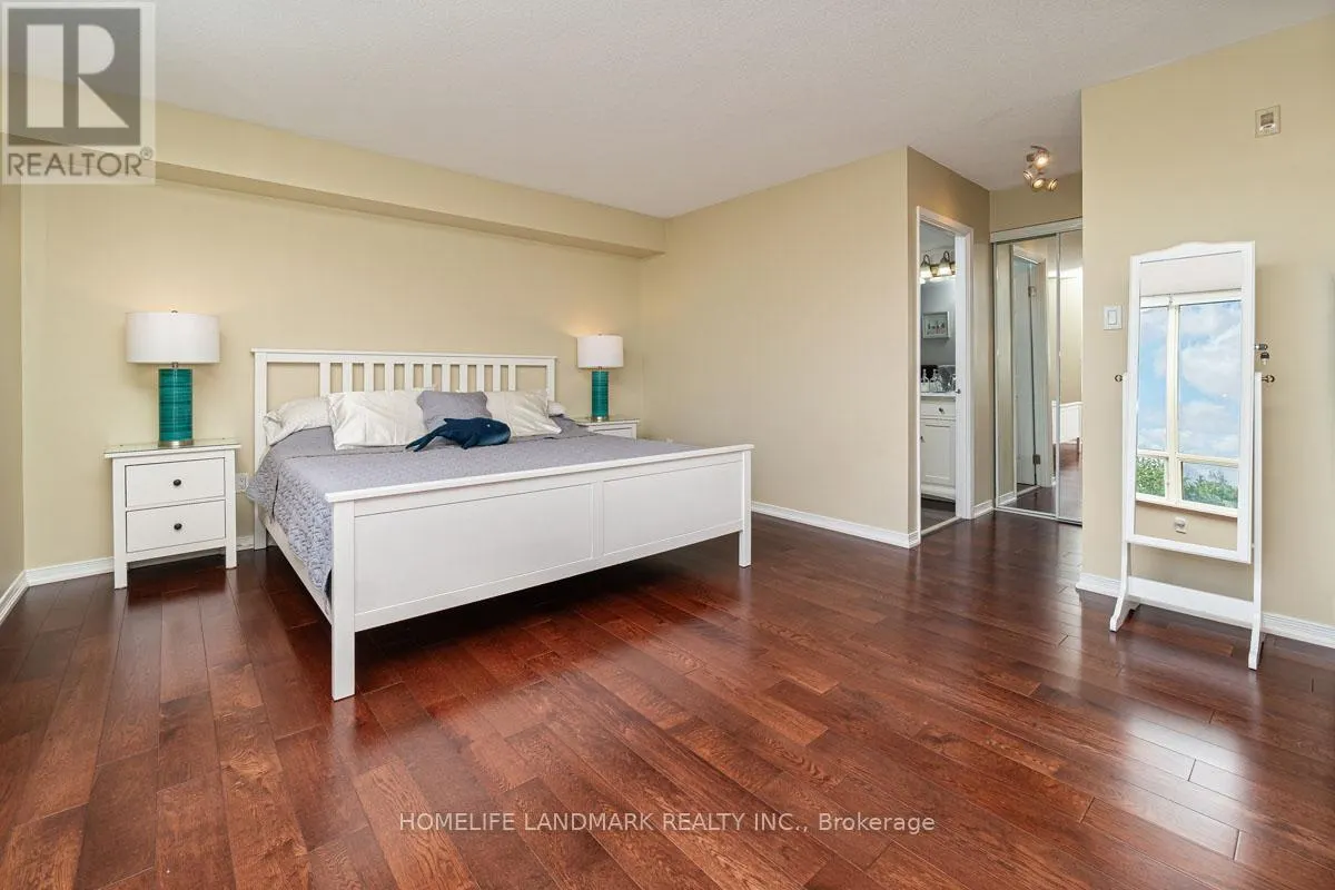 712 - 175 CEDAR AVENUE