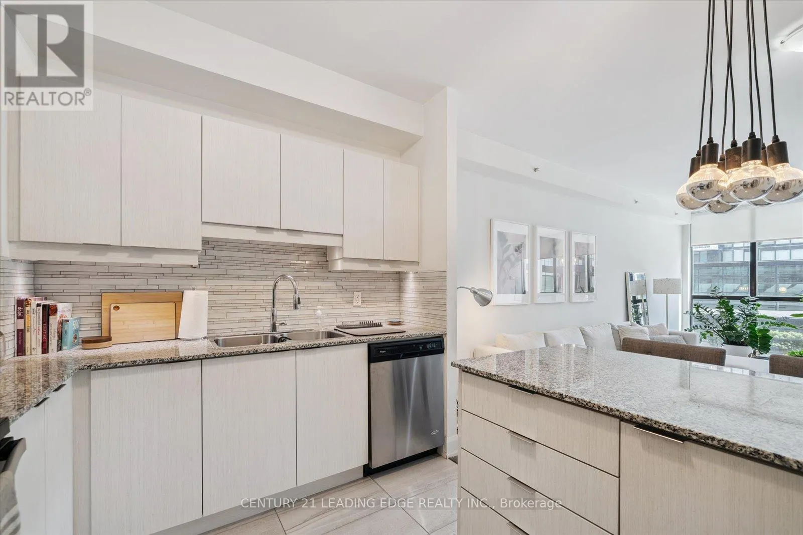 301 - 2910 HIGHWAY 7 ROAD W