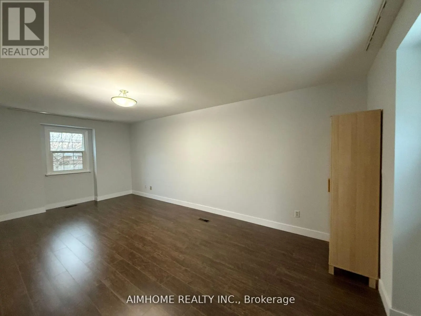 338 STEELES AVENUE E