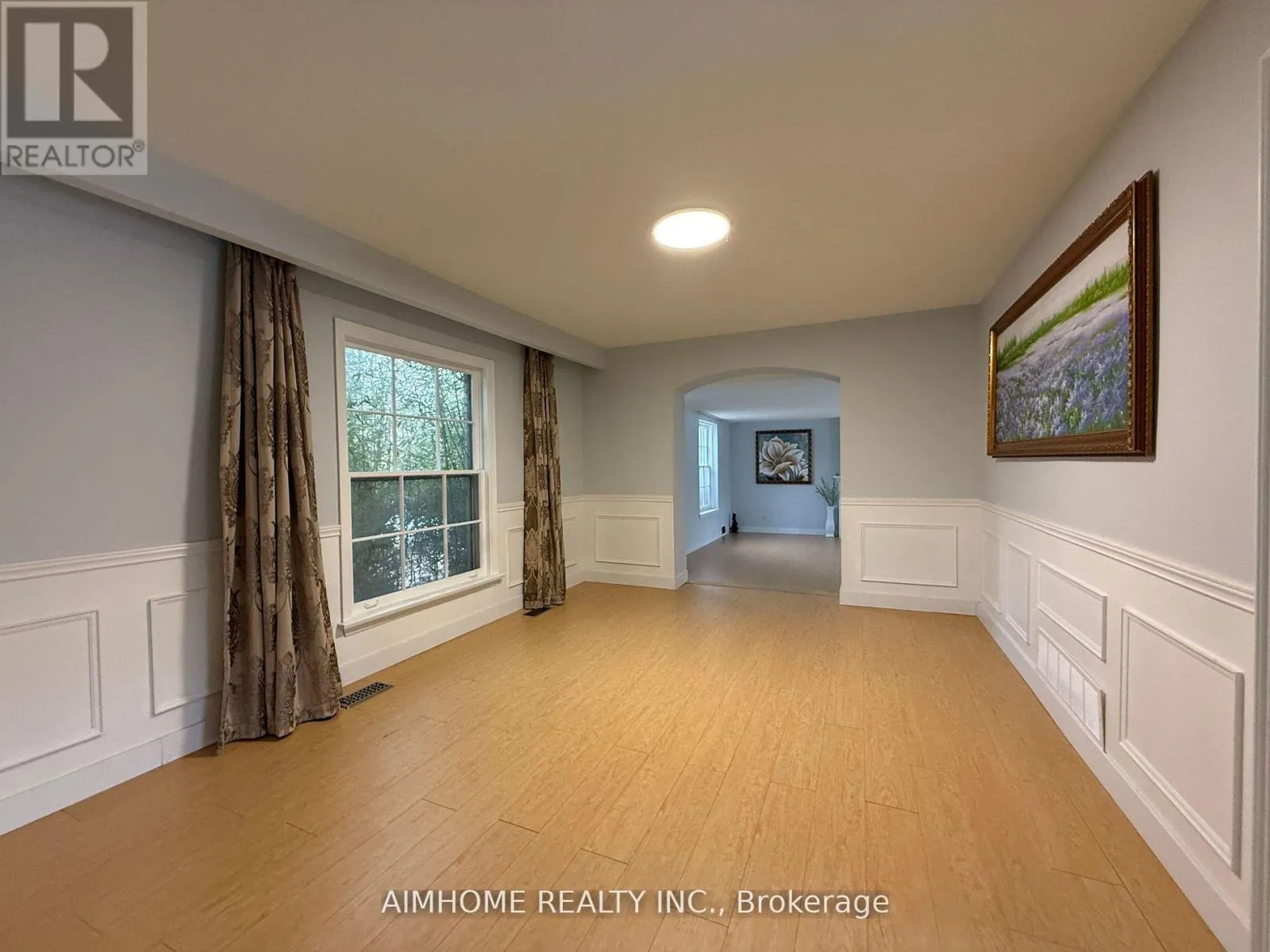 338 STEELES AVENUE E