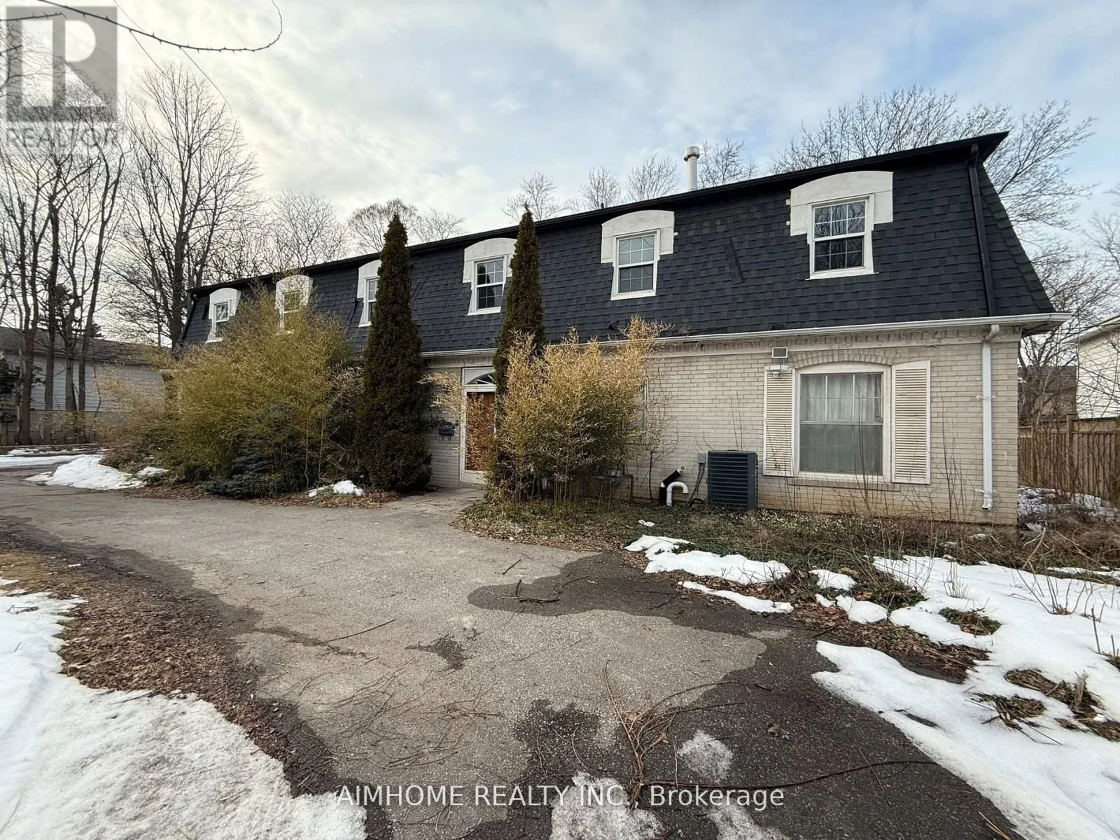338 STEELES AVENUE E