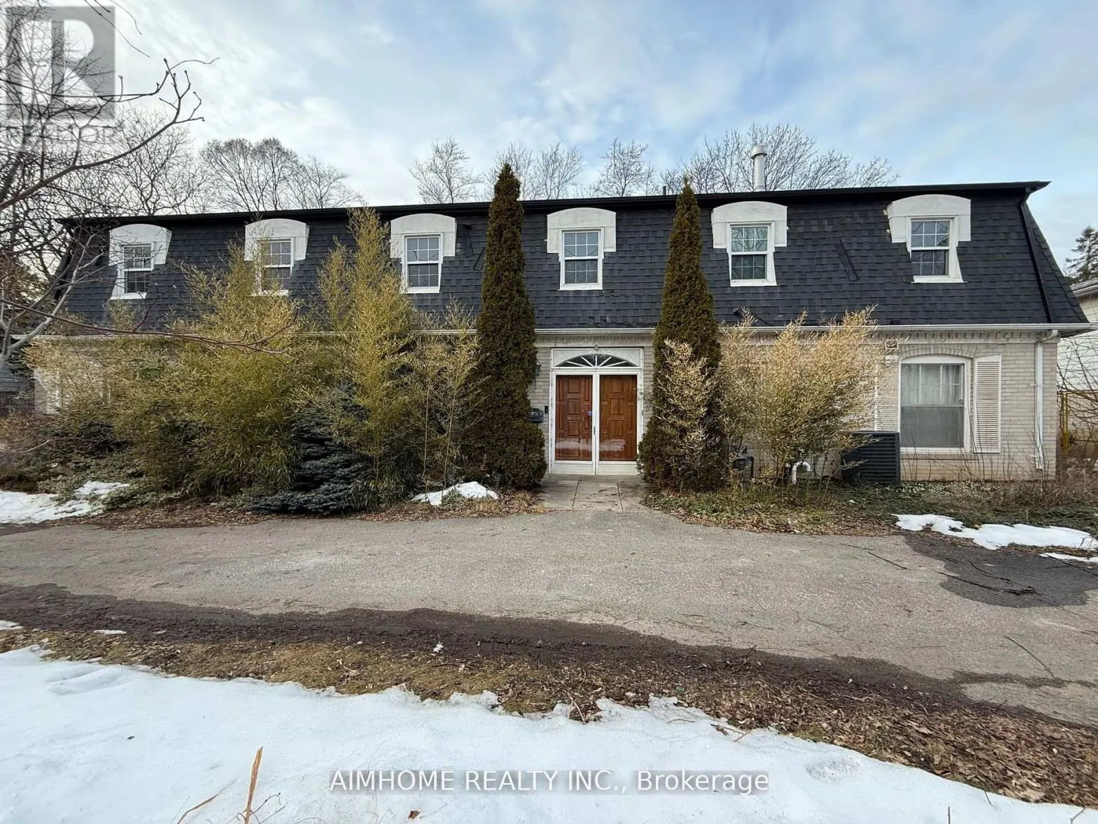 338 STEELES AVENUE E