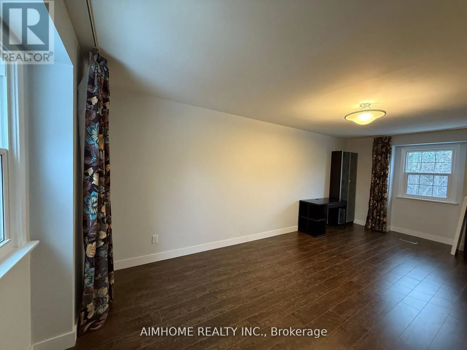 338 STEELES AVENUE E