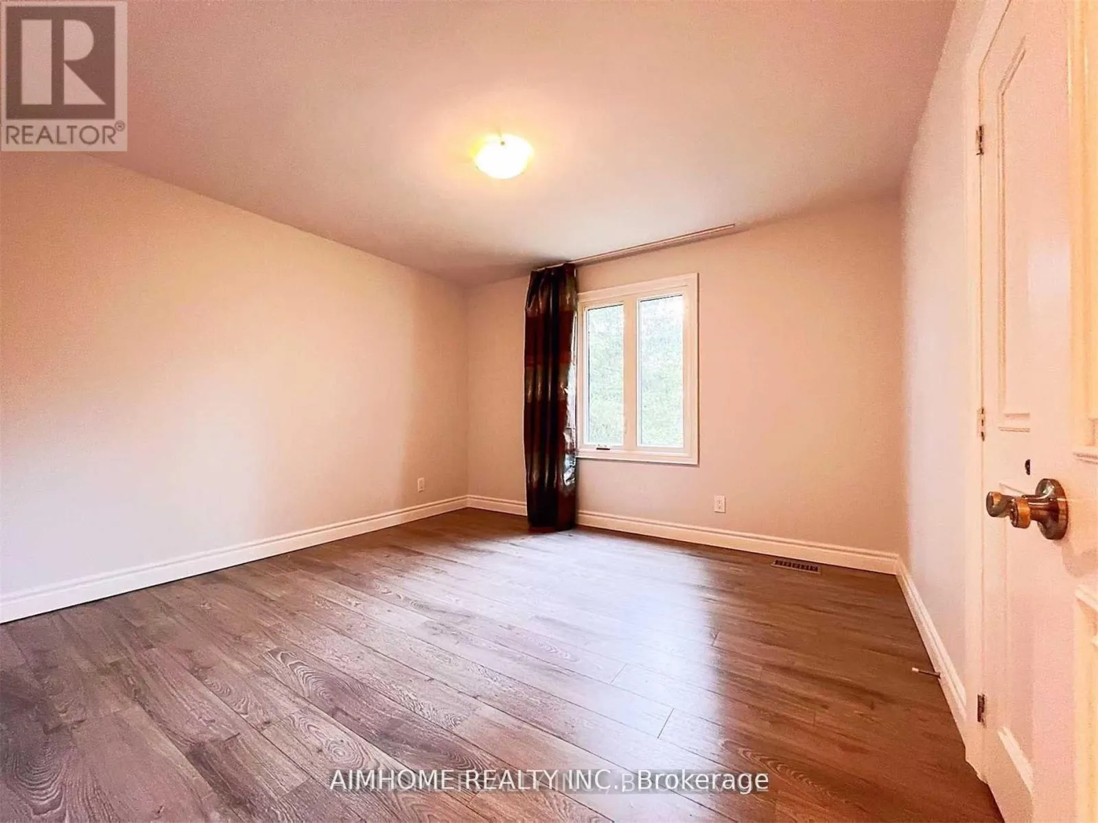344 STEELES AVENUE E