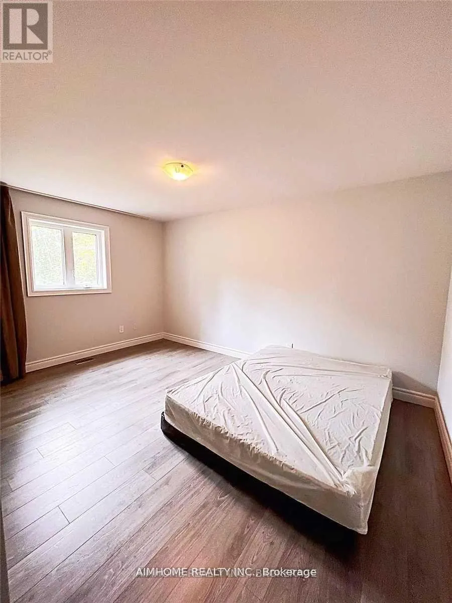 344 STEELES AVENUE E