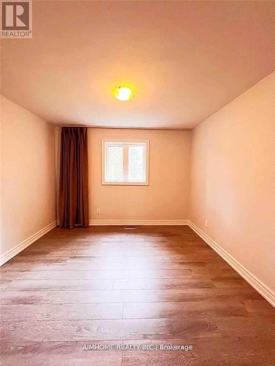 344 STEELES AVENUE E