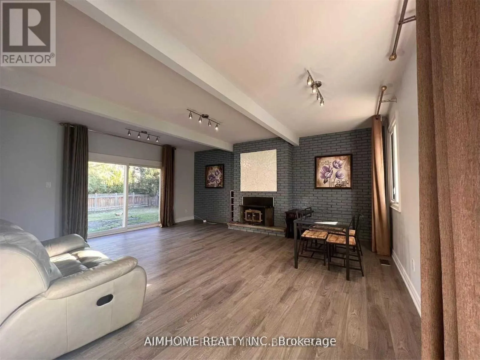 344 STEELES AVENUE E