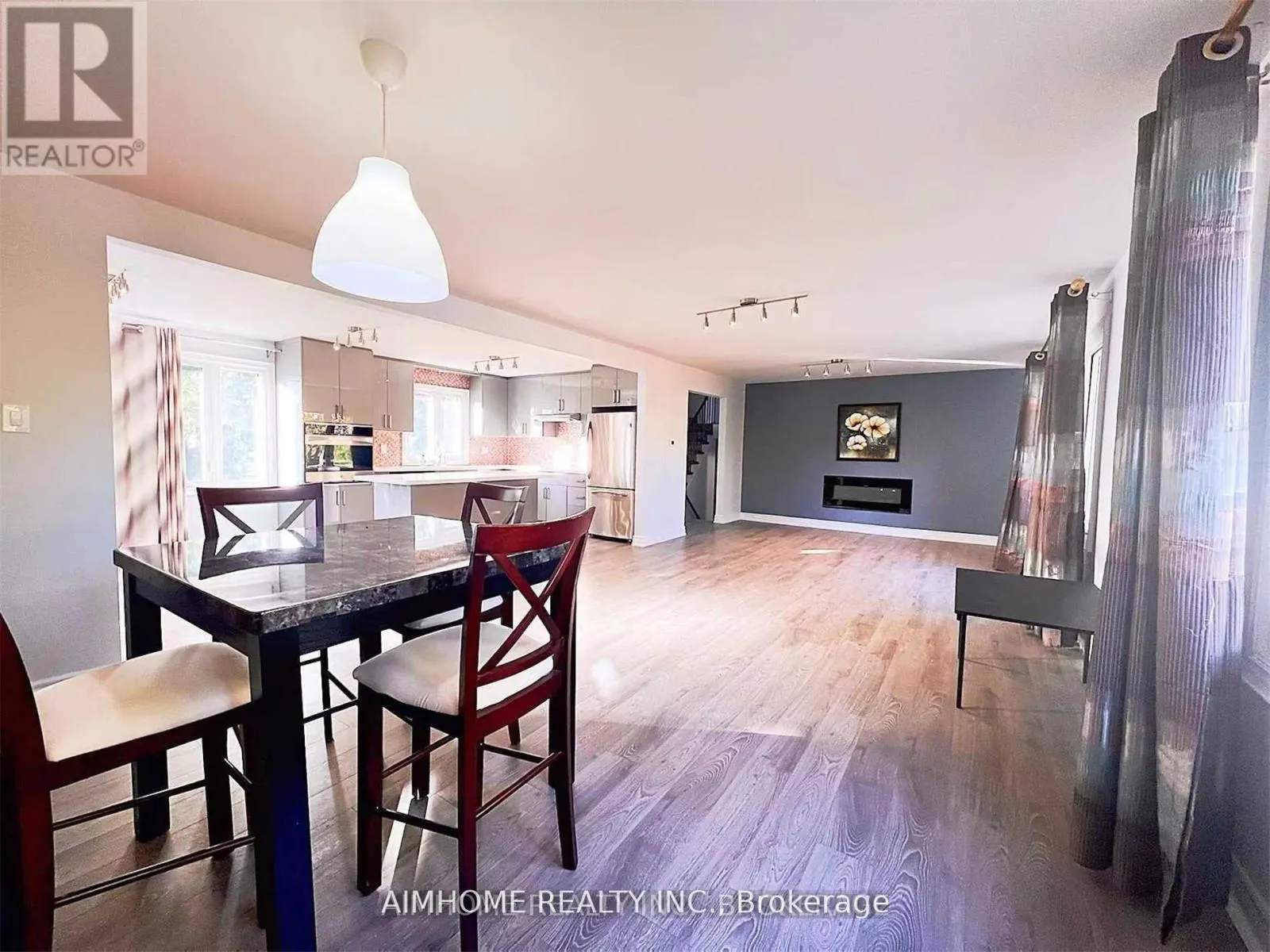 344 STEELES AVENUE E