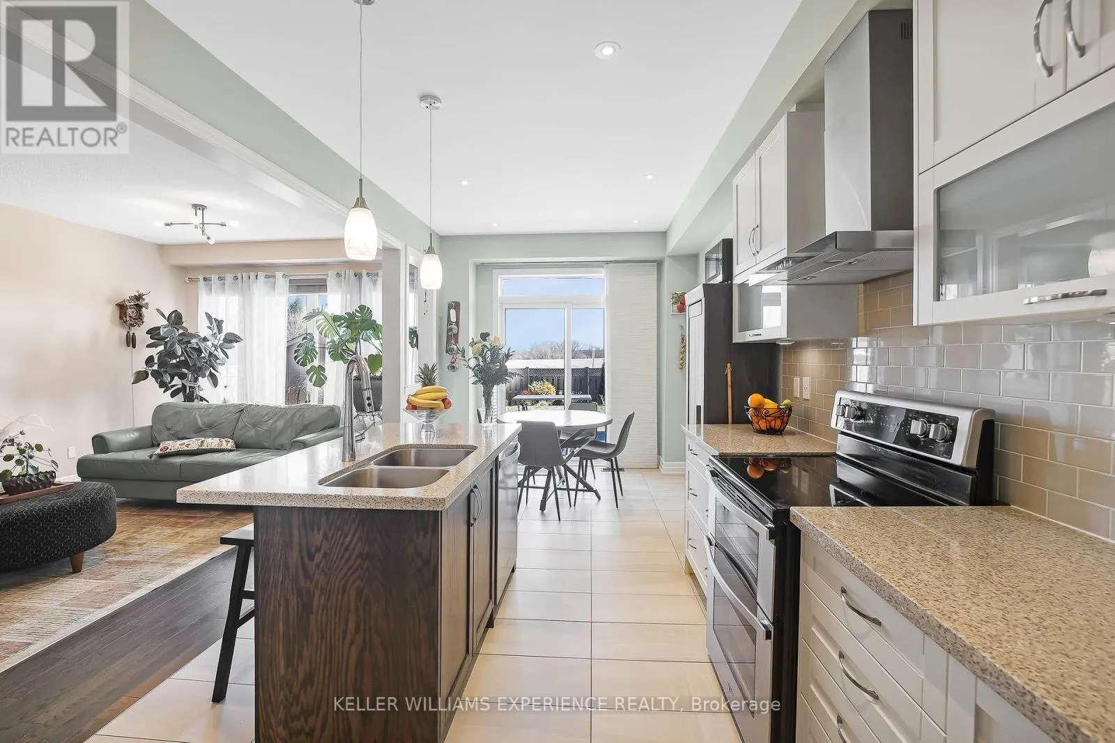 15 WAGNER CRESCENT