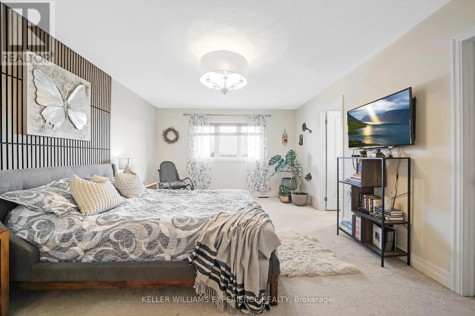 15 WAGNER CRESCENT