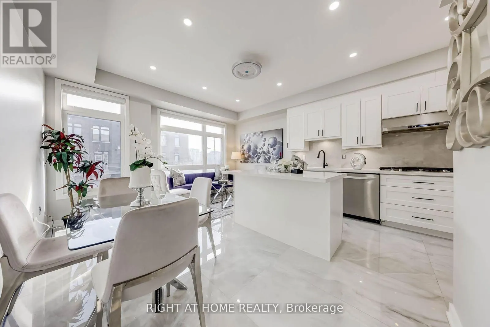 22 GARNEAU STREET