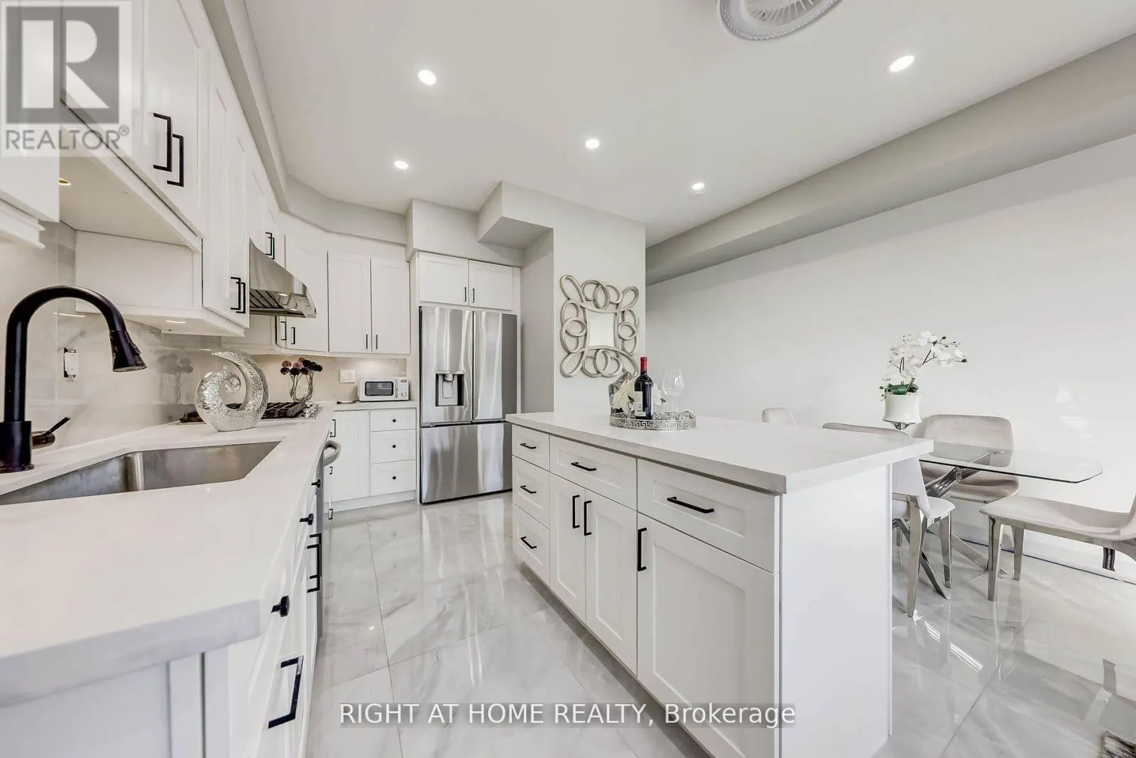 22 GARNEAU STREET