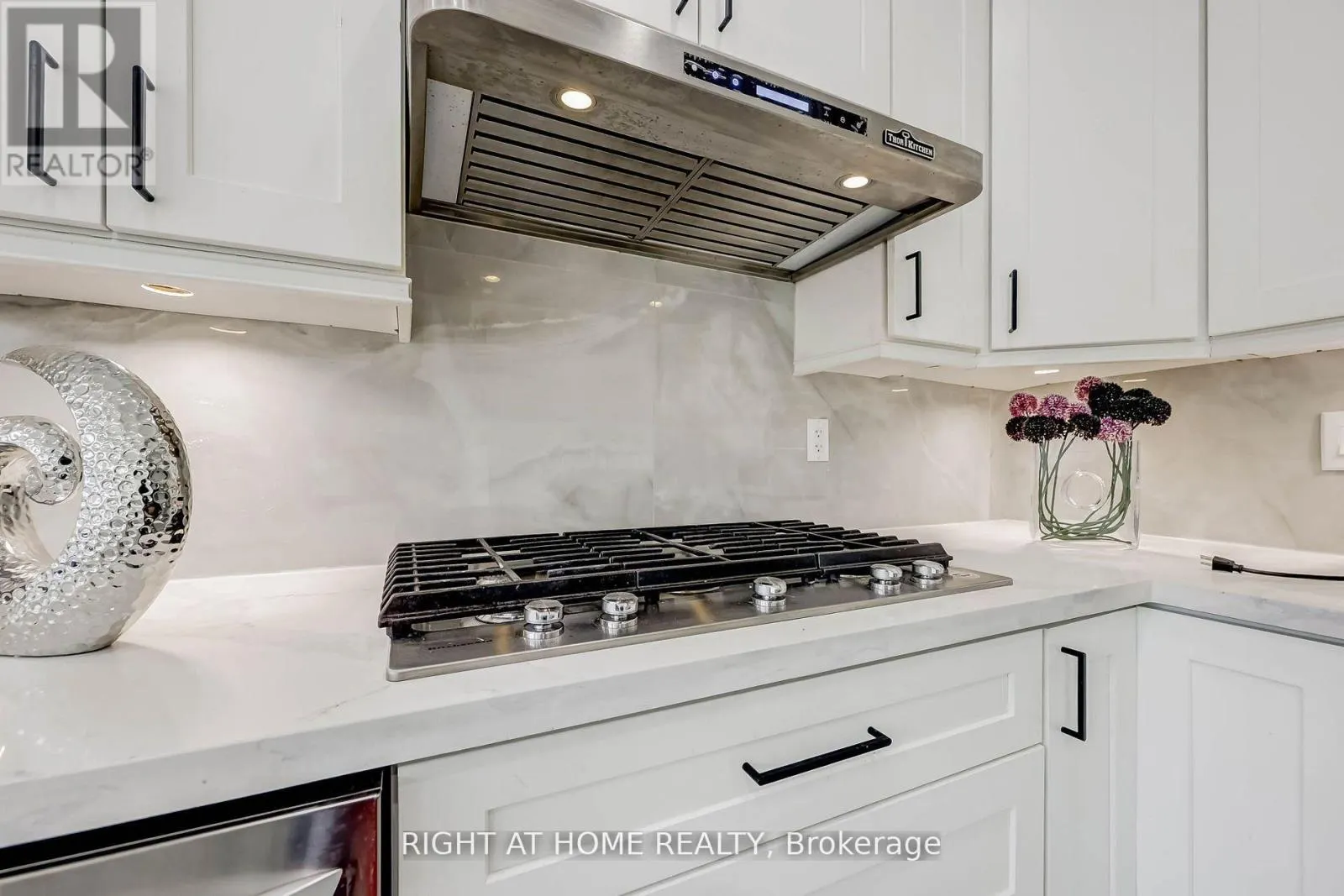 22 GARNEAU STREET