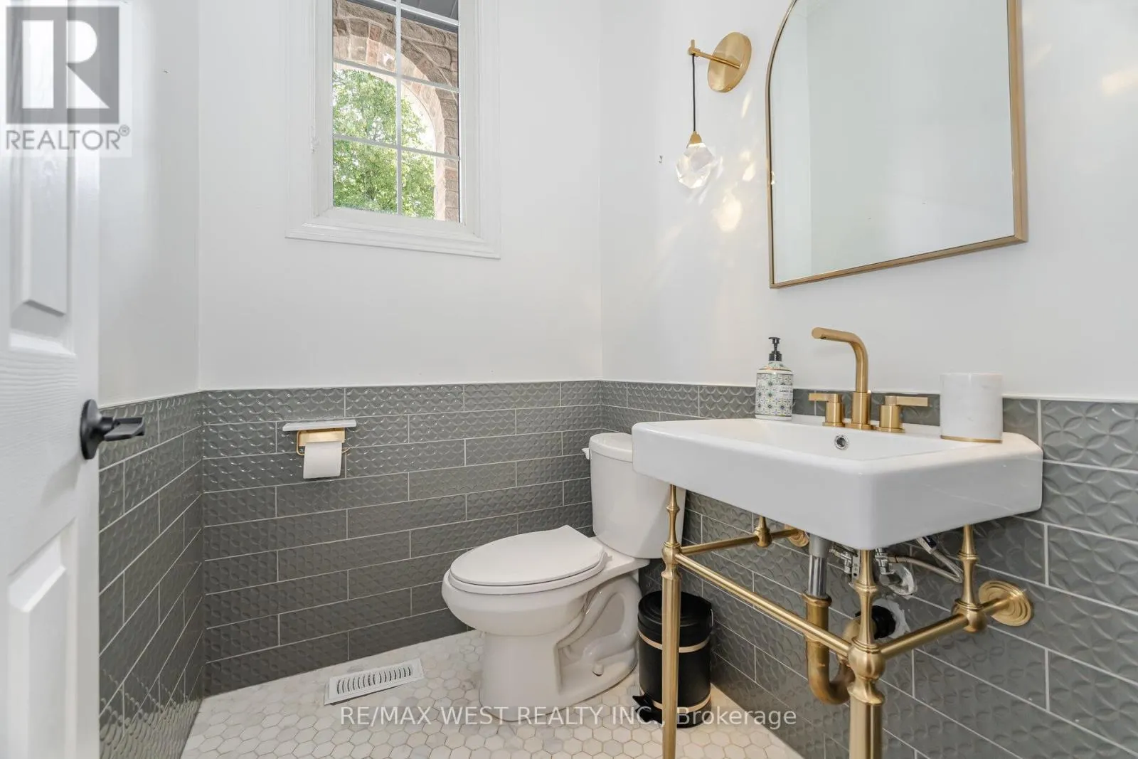 34 WILLOW TREE STREET