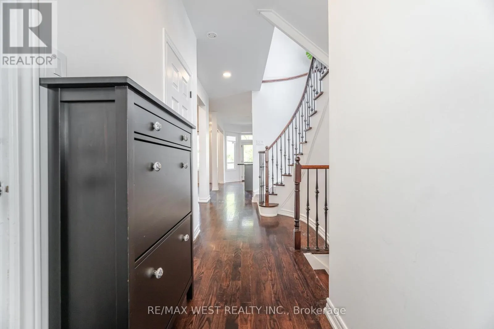 34 WILLOW TREE STREET