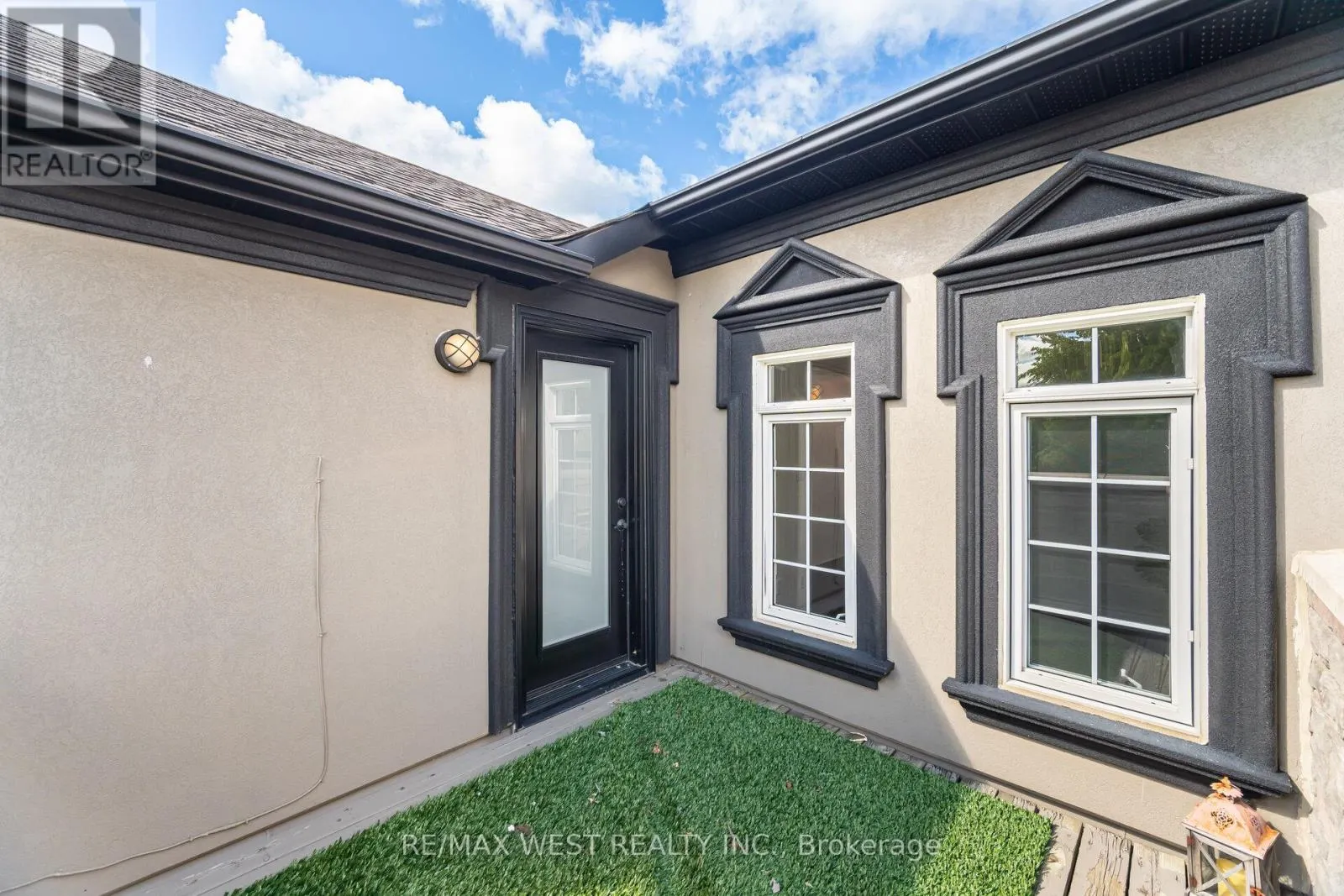 34 WILLOW TREE STREET