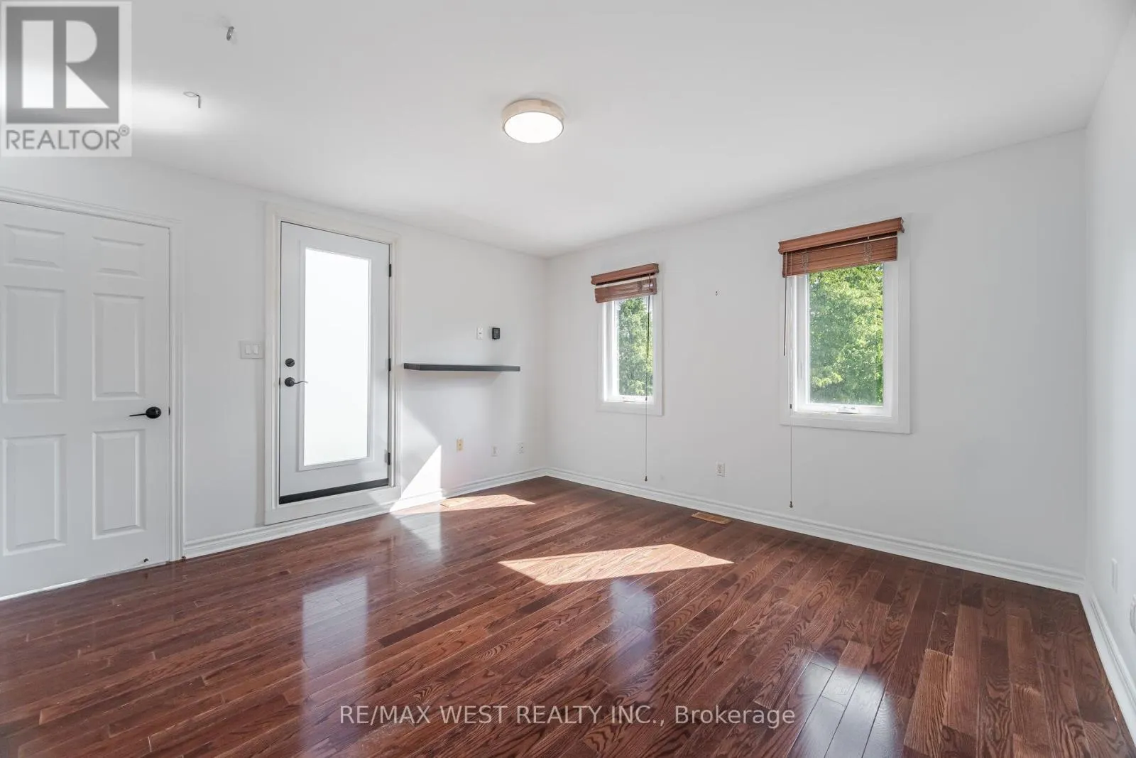 34 WILLOW TREE STREET