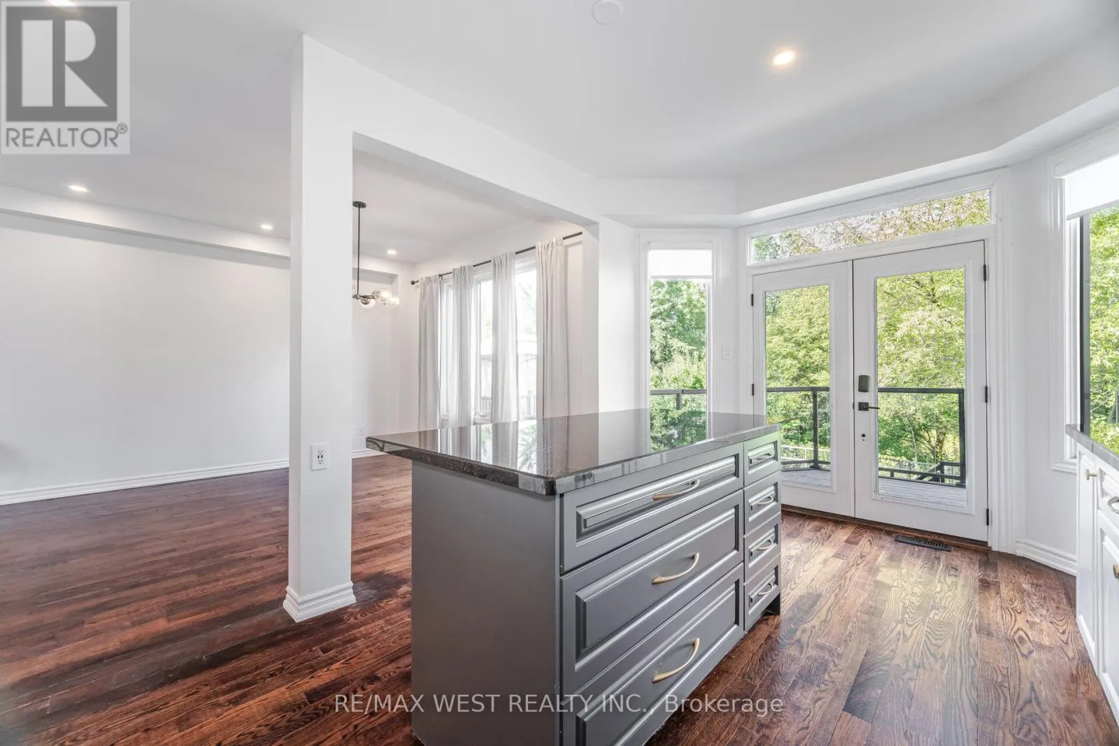 34 WILLOW TREE STREET