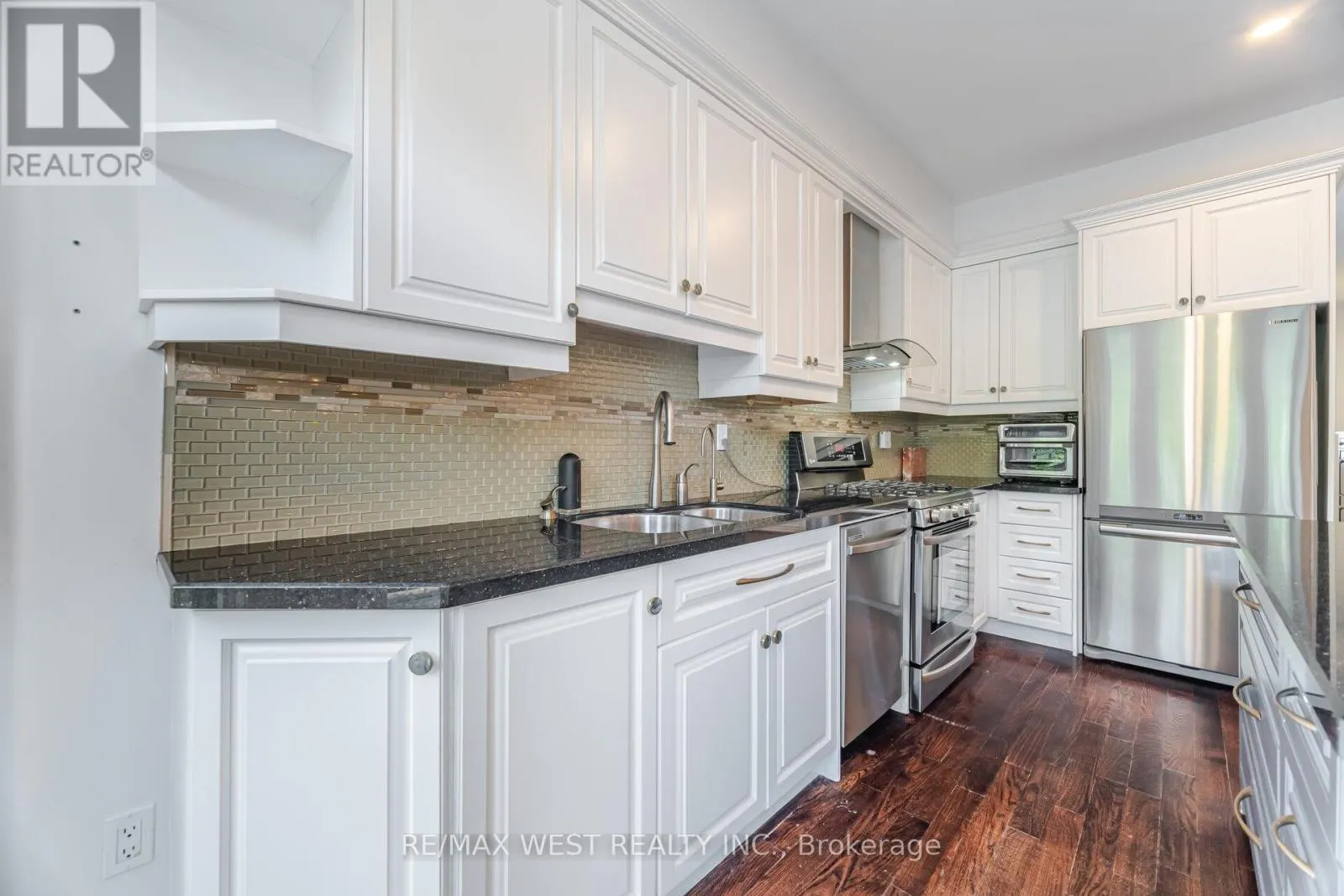 34 WILLOW TREE STREET