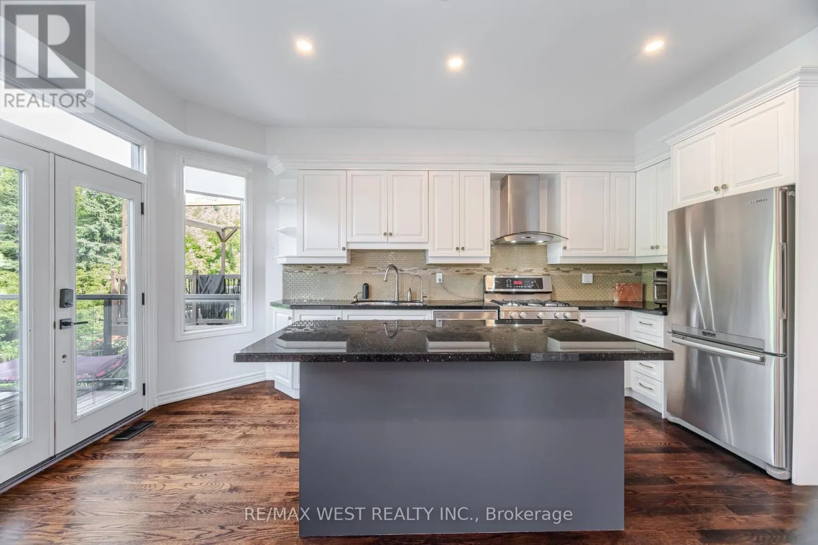 34 WILLOW TREE STREET