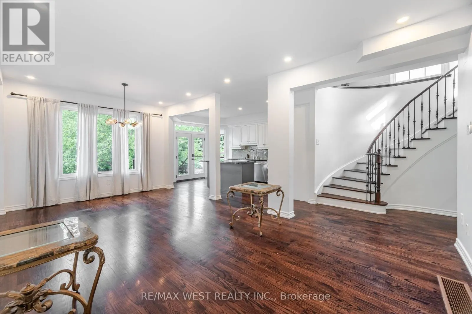 34 WILLOW TREE STREET