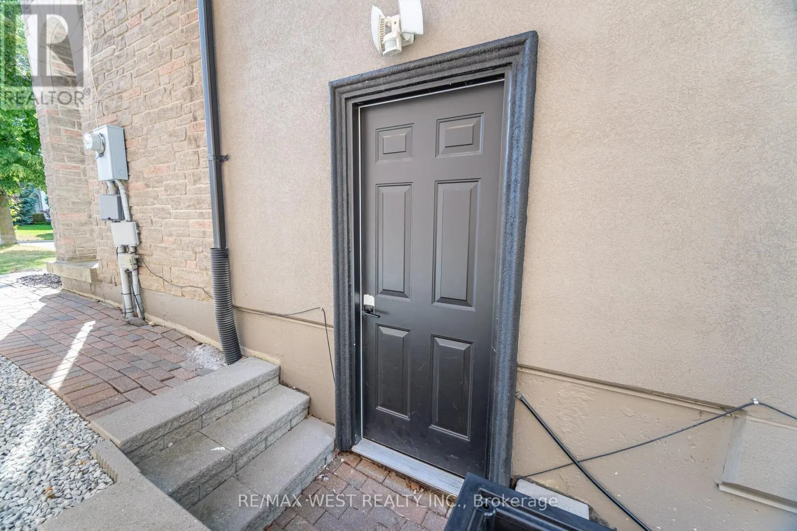 34 WILLOW TREE STREET